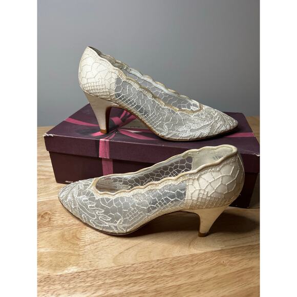 NEW Stuart Weitzman for Mr Seymour Bridal Heels White Lace Size 6.5 JL - Picture 2 of 12